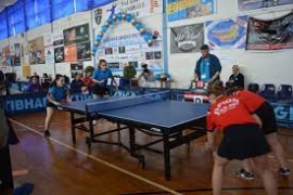 Η Σαλαμίνα παίρνει πάνω της όλα τα βλέμματα των φίλων της επιτραπέζιας αντισφαίρισης