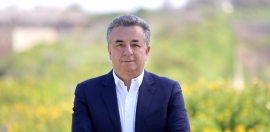 Ο Περιφερειάρχης Στ. Αρναουτάκης συγχαίρει τους Μ. Στεφανουδάκη και Γ. Κωστάκη