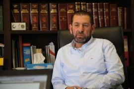 Επίθεση στον Κώστα Βαρδαβά με αφορμή ρουχισμό της ομάδας εξαπέλυσε ο Γιώργος Στειακάκης