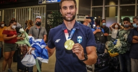 Ολυμπιακοί Αγώνες: Υποδοχή του Ολυμπιονίκη Ντούσκου στο «Ελ. Βενιζέλος»![vid]