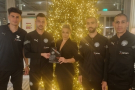 Παίκτες του ΟΦΗ βραβεύτηκαν από την ιδρύτρια του Strong me, Ασπασία Θεοφίλου