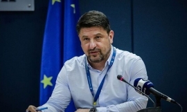 Χαρδαλιάς: «Μάσκες σε όλους τους κλειστούς χώρους - Μέχρι 100 άτομα σε γάμους και βαφτίσια»