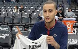 Ένας ακόμη αστέρας του NBA, ο Κάιλ Κούζμα, ποζάρει με τη φανέλα του ΟΦΗ!