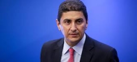 Ο πρώην υπουργός Αθλητισμού Λευτέρης Αυγενάκης  απέδωσε τα εύσημα στον Χουρδάκη