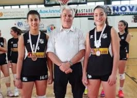 Στο Πέζινοκ της Σλοβακίας με την Εθνική ομάδα βόλεϊ Κ18, βρίσκονται η Πρινιωτάκη και Πιτσούλη
