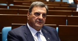 Ο κ. Κούβελος διαδέχεται τον κ. Σπύρο Καπράλο που κατείχε τη θέση για 16 χρόνια