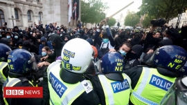 Σκύλος της αστυνομίας δάγκωσε αστυνομικό για να απελευθερώσει πολίτη (vid)