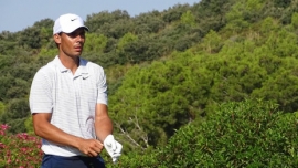 Ο Nadal χαλαρώνει παίζοντας σε πρωτάθλημα γκολφ (vid)