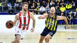 Οι «ερυθρόλευκοι» συνέτριψαν με 93-73 τη Φενέρμπαχτσε στην Πόλη