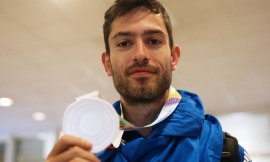 Ο Μίλτος Τεντόγλου επέστρεψε στην Ελλάδα με το ασημένιο μετάλλιο